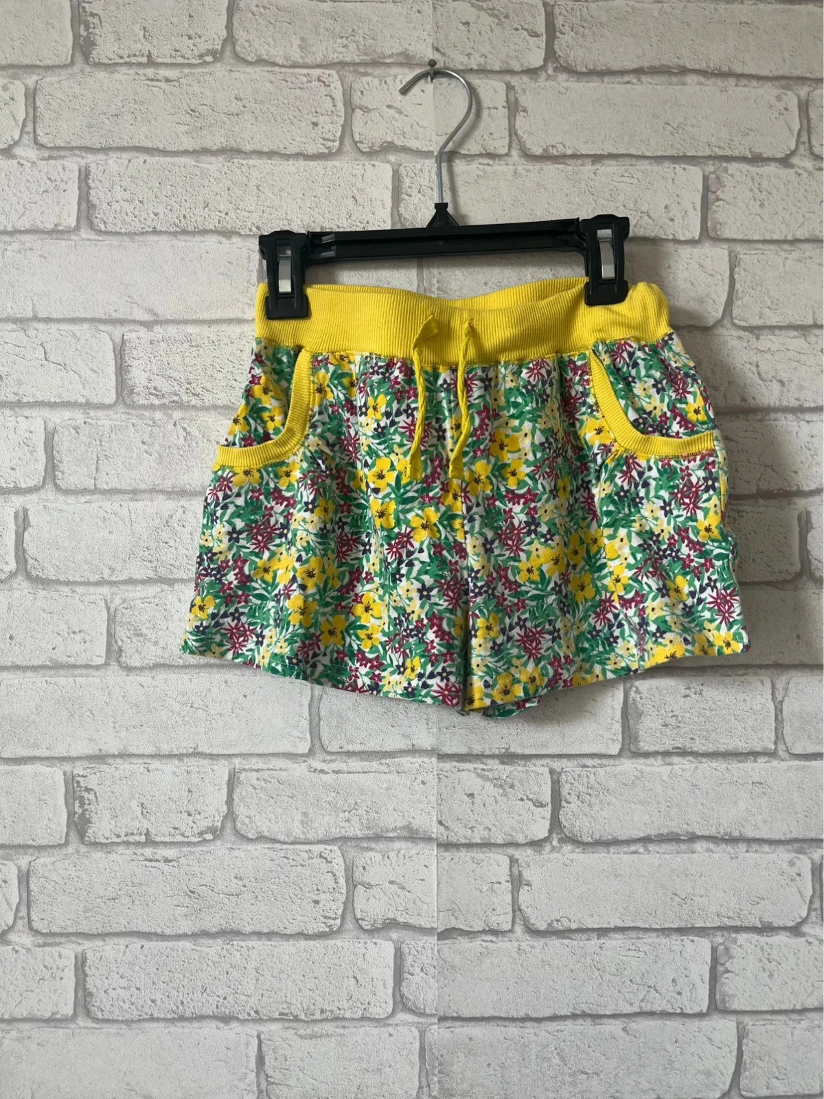 Short fille fleuri – Taille 12 ans – Très bon état